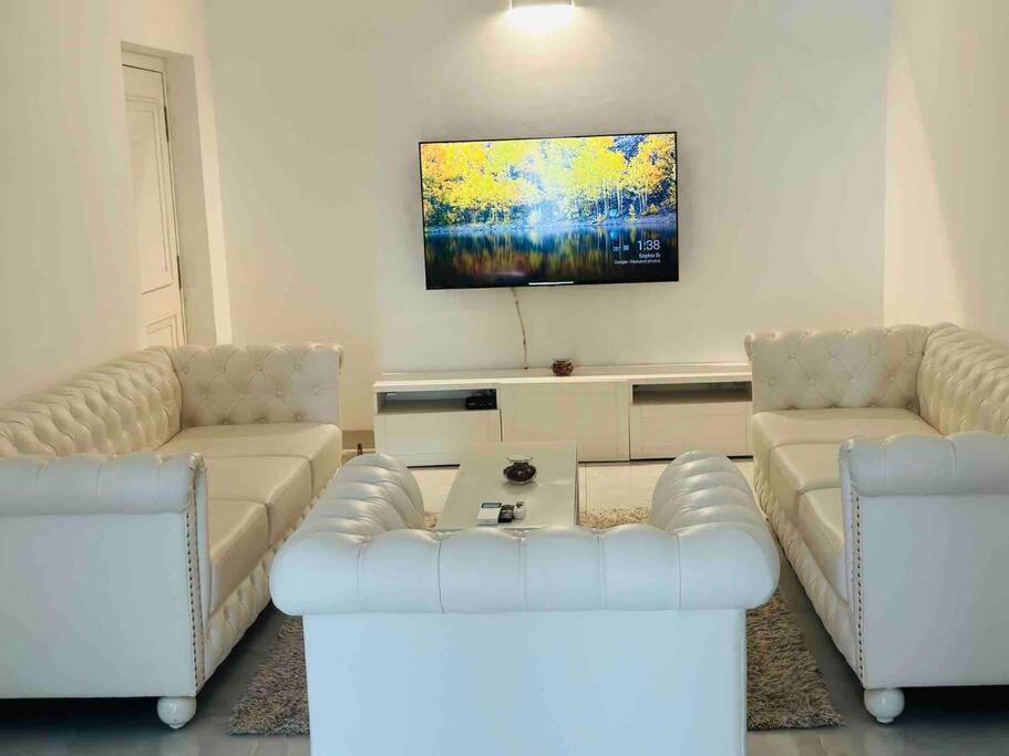 White House Sky View Theatre Villa In Gachibowli Bagian luar foto