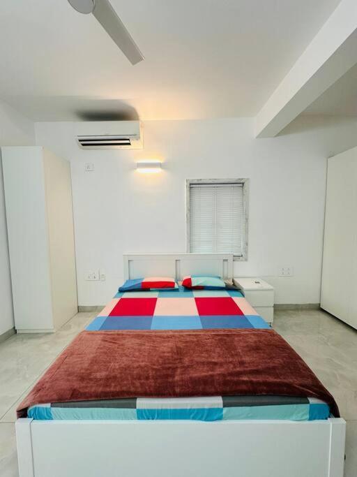 White House Sky View Theatre Villa In Gachibowli Bagian luar foto