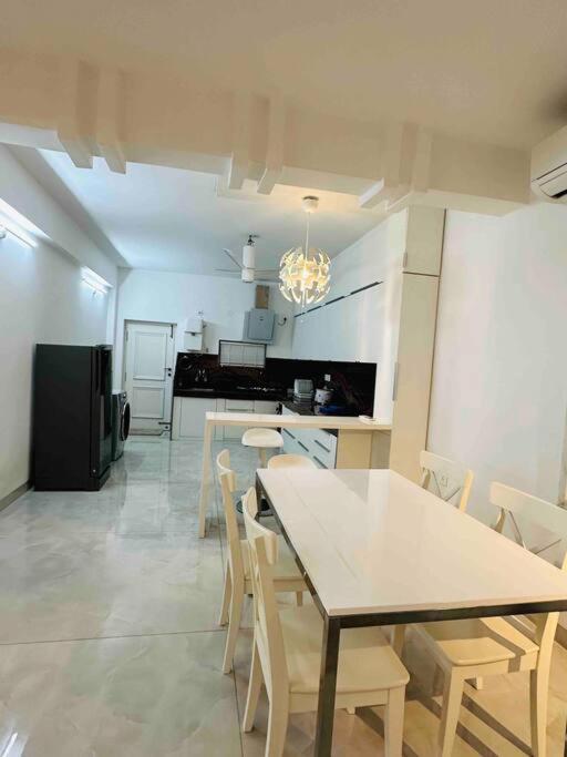 White House Sky View Theatre Villa In Gachibowli Bagian luar foto