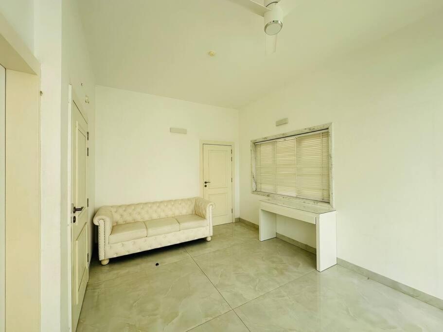 White House Sky View Theatre Villa In Gachibowli Bagian luar foto