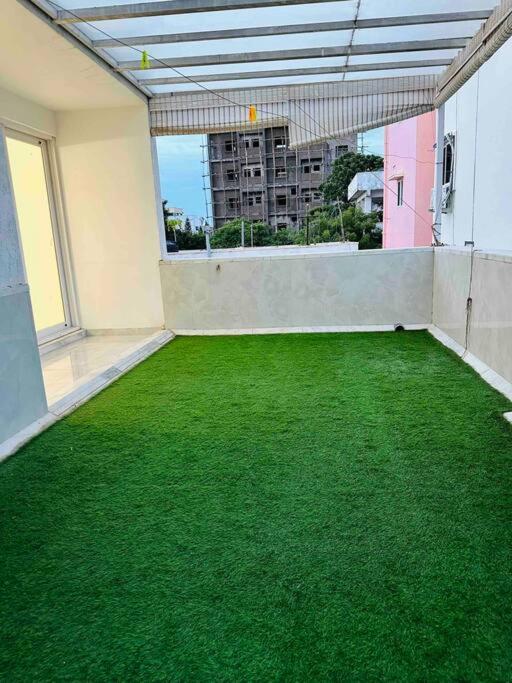 White House Sky View Theatre Villa In Gachibowli Bagian luar foto