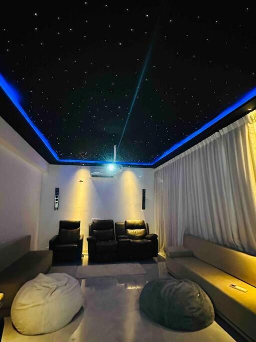 White House Sky View Theatre Villa In Gachibowli Bagian luar foto