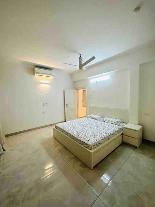 White House Sky View Theatre Villa In Gachibowli Bagian luar foto