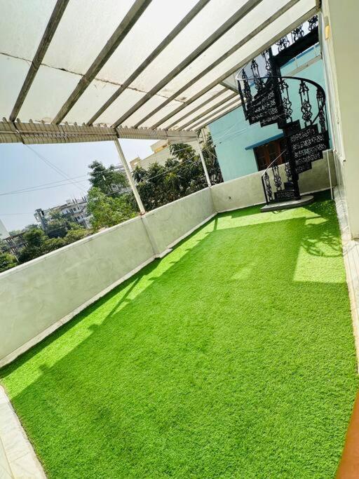 White House Sky View Theatre Villa In Gachibowli Bagian luar foto